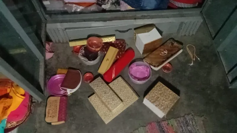 रायबरेली : दो गांवों के 5 घरों से 20 लाख का सामान चोरी, जांच में जुटी पुलिस 