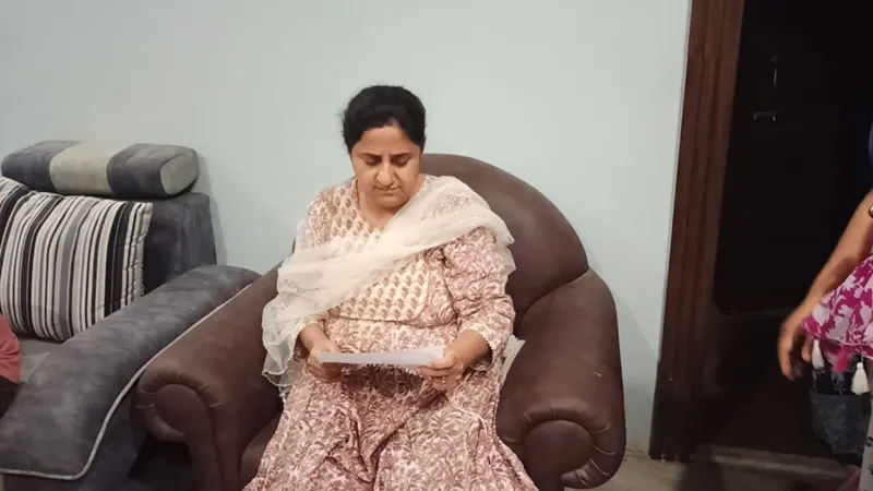 बहराइच : सत्संग में जा रही महिला से दिन दहाड़े लूट, पुलिस बताकर वारदात को दिया अंजाम