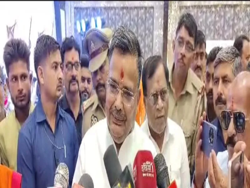 बहराइच : कल लखनऊ कोर्ट में हुए गोलीकांड पर पर्यटन मंत्री ने कहा - अपराधी ही अपराधी को मार रहे गोली