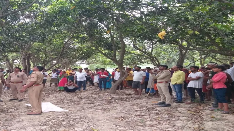 सुलतानपुर : आम की बाग में पेड़ से लटकता मिला युवती शव, गांव में सनसनी