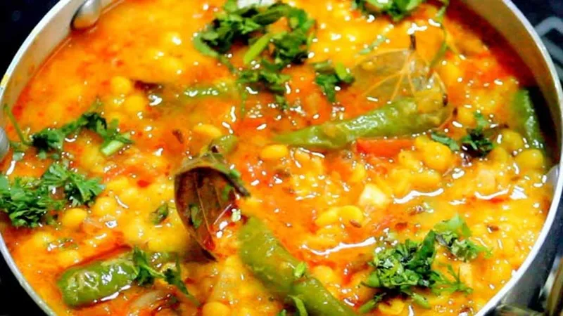 अयोध्या : राशन की कीमतों में उछाल से रसोई बोझिल, गरीबों की थाली से दाल गायब