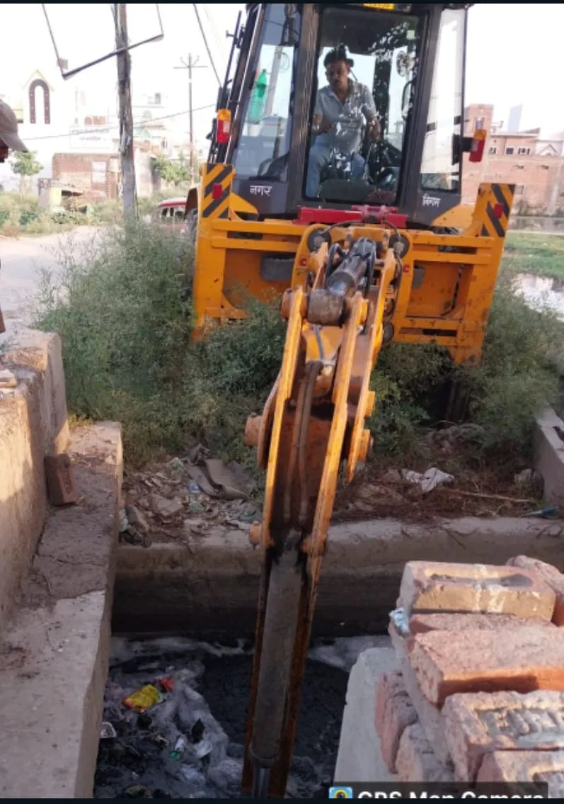 बरेली: बदायूं रोड के नालों पर अतिक्रमण, अफसर कर रहे तलीझाड़ सफाई का दावा