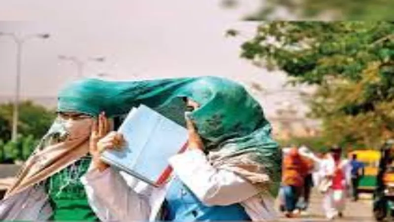 UP Weather News : गर्मी से राहत के आसार नहीं , बारिश भी होगी कम   