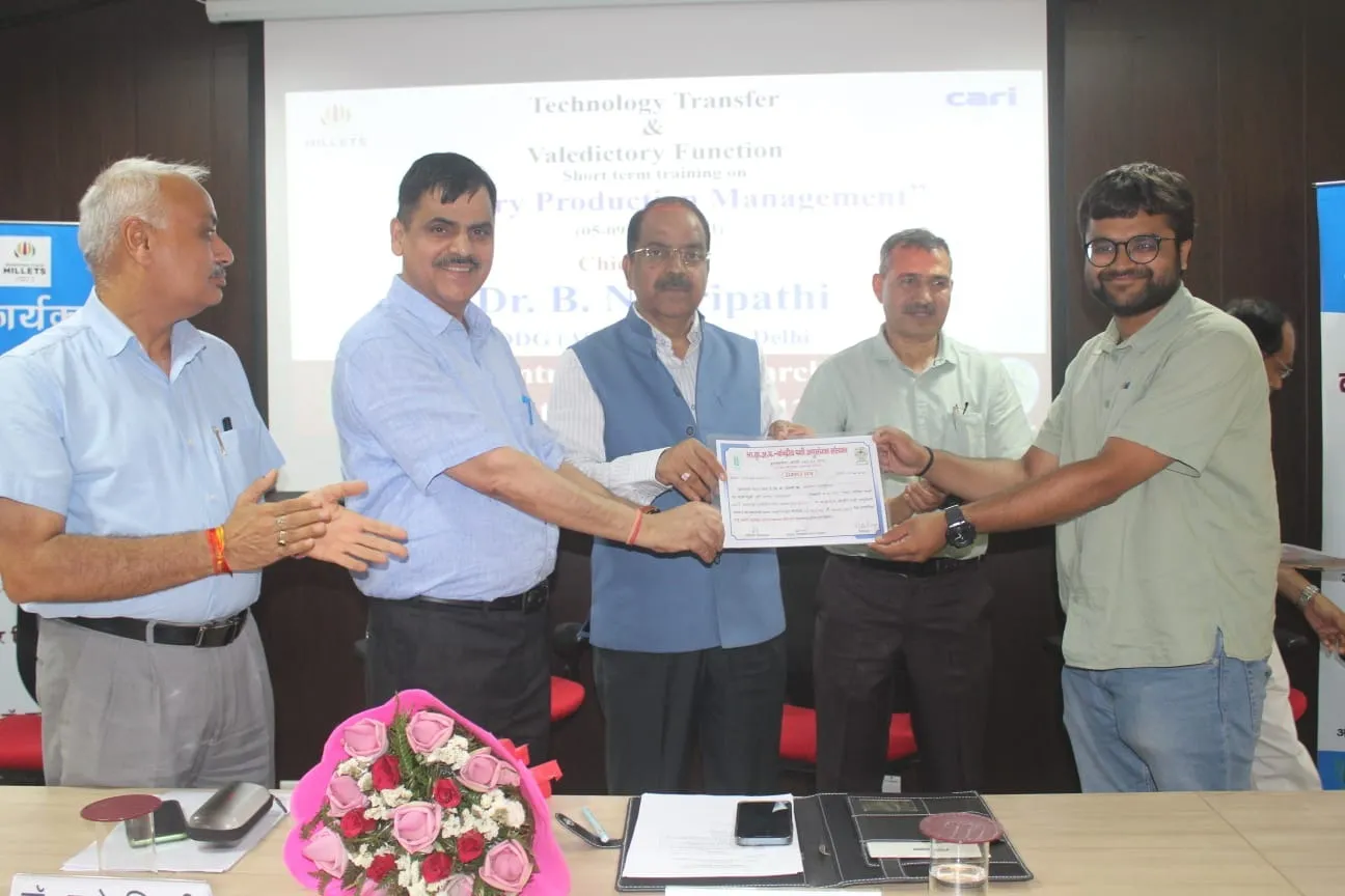 बरेली: सीएआरआई की तीन तकनीक उद्यमियों को हस्तांतरित