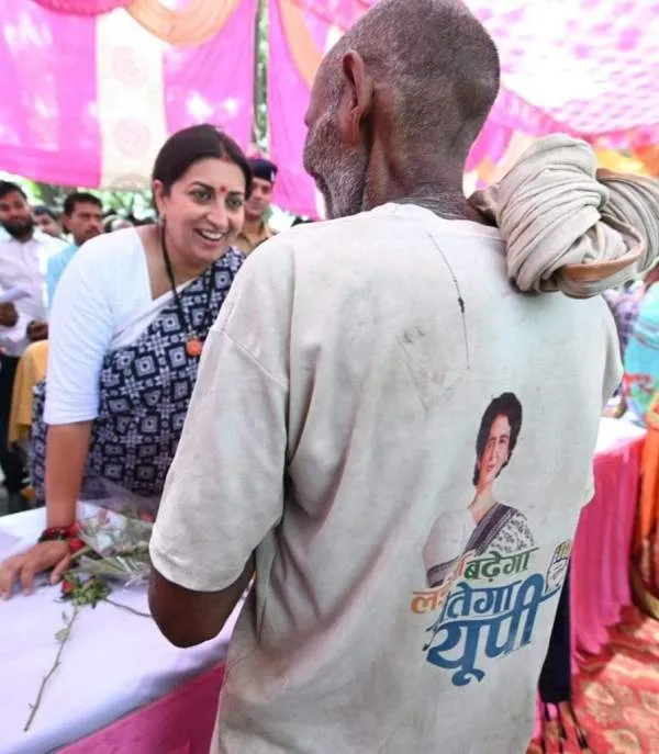 रायबरेली : प्रियंका गांधी की फोटो छपी टीशर्ट पहनकर स्मृति ईरानी के पास पहुंचा फरियादी , जानें क्या हुआ फिर..