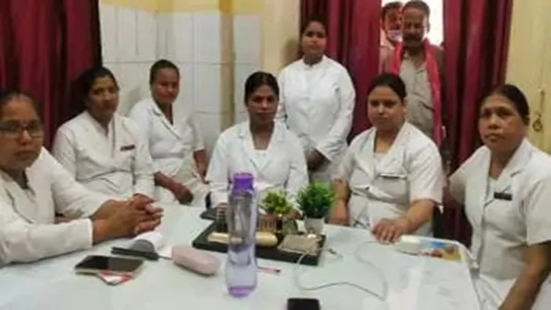 प्रयागराज : बेली अस्पताल में बिजली व्यवस्था ठप, नर्सों ने कार्य करने से किया बहिष्कार