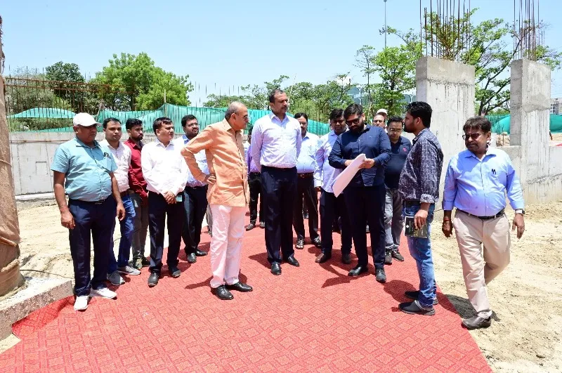 लखनऊ : अपर मुख्य सचिव ने अध्यक्ष रेरा के साथ किया भवन का निरीक्षण