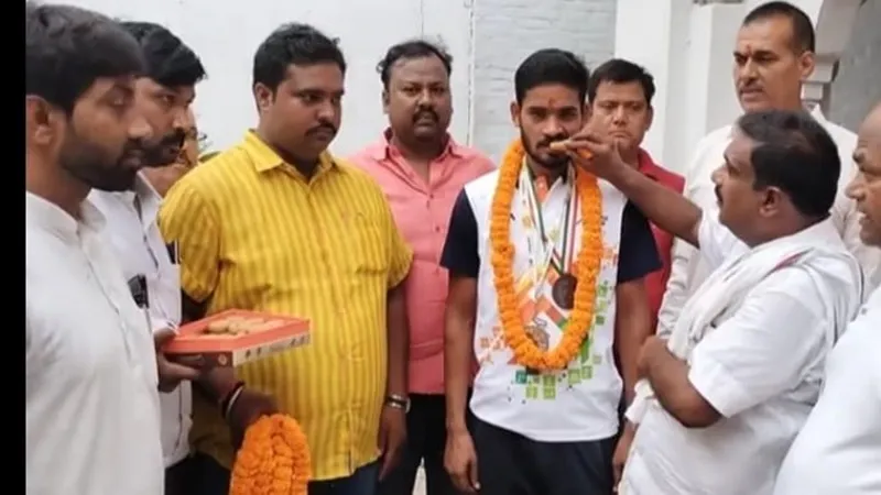 संत कबीर नगर : वर्ल्ड यूनिवर्सिटी गेम के चयनित खिलाड़ी का हुआ भव्य स्वागत