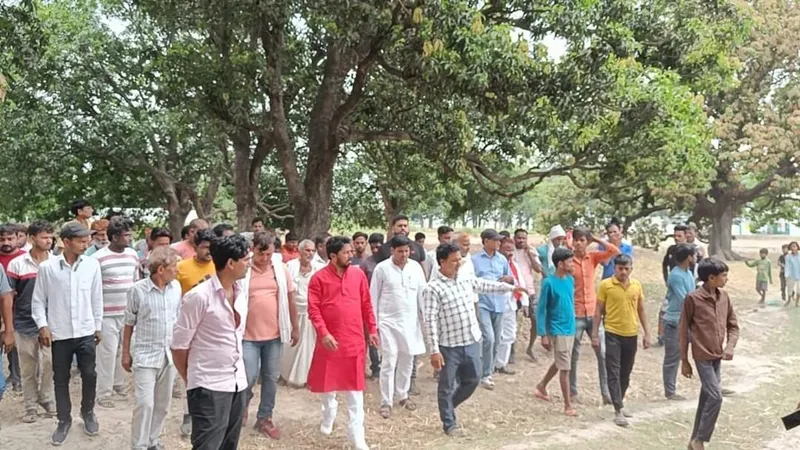 संत कबीर नगर : बघौली ब्लाक के पड़ोखर में अम्बेडकर पार्क और कब्रिस्तान को लेकर था विवाद, पूर्व विधायक ने कराया समाप्त