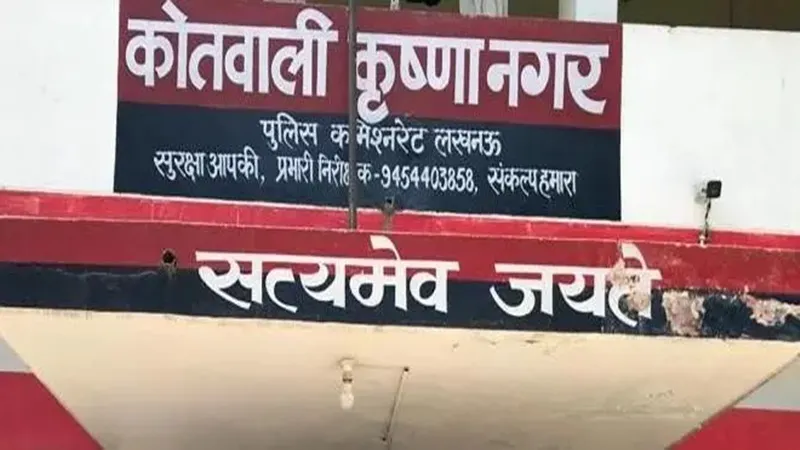 लखनऊ : डेढ़ घंटे तक लिफ्ट में फंसा रहा छात्र, फायर फाइटर की टीम ने एक घंटे की कड़ी मशक्कत के बाद निकाला बाहर