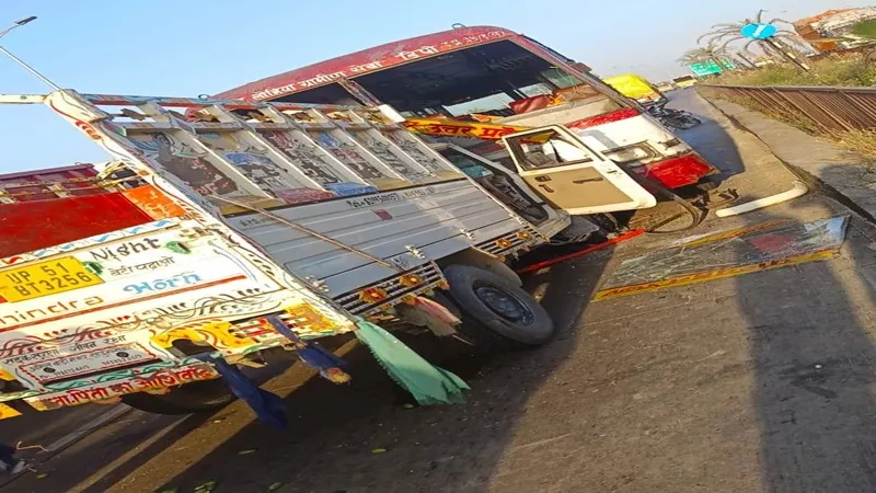 अयोध्या : रॉन्ग साइड से आ रही रोडवेज बस से टकराई पिकअप, दो की मौत, दो घायल