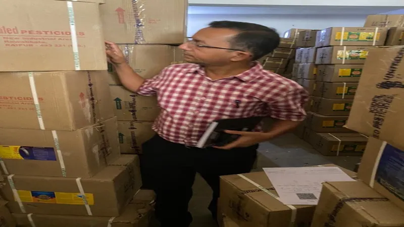 लखनऊ : 25 कीटनाशक दुकानों पर छापा, दो के लाइसेंस निलंबित