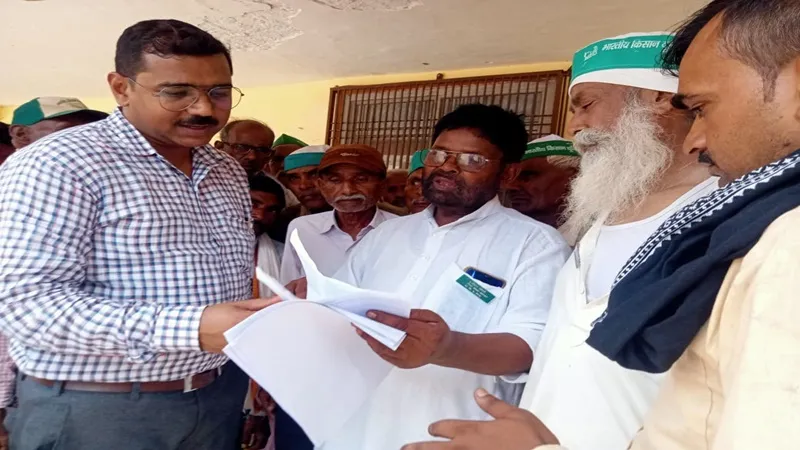 बहराइच : किसानों की समस्याओं पर चर्चा के बाद भाकियू ने सात सूत्रीय मांगो का ज्ञापन एसडीएम को सौंपा