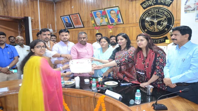 बहराइच : जिले को मिलीं 118 एएनएम, नियुक्ति पत्र मिलने पर खुशी