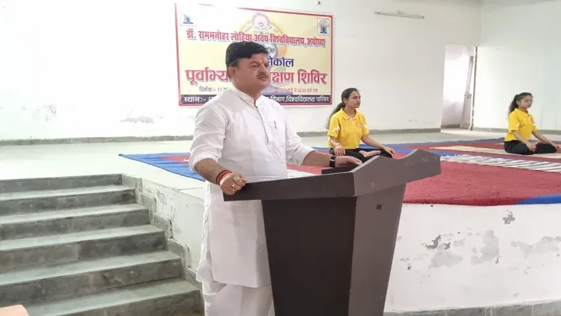 अयोध्या : विश्वविद्यालय परिसर के ध्यान केन्द्र में योग प्रोटोकॉल के पूर्वाभ्यास का महापौर ने किया औपचारिक शुभारंभ