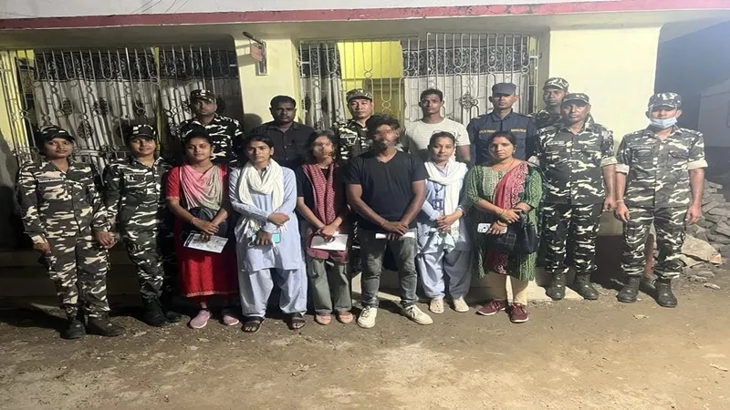 बहराइच : नेपाली युवक किशोरी को बहला-फुसलाकर ले जा रहा था दिल्ली, एसएसबी ने दबोचा