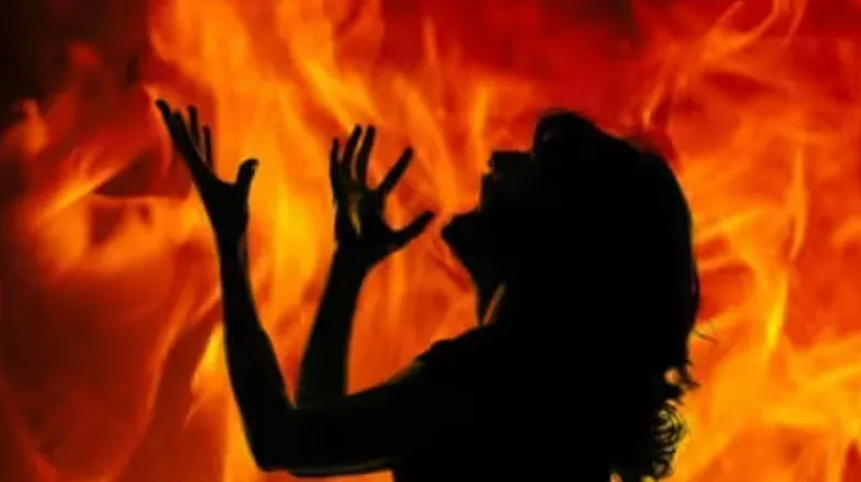 बरेली: आग से झुलसी महिला की मौत, बेटा अस्पताल में भर्ती 