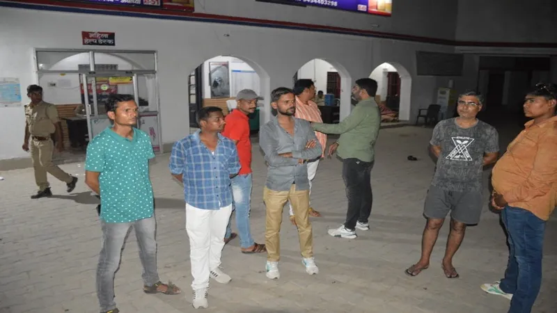 अयोध्या : खनन अधिकारी के आवास से तीन संदिग्ध हिरासत में