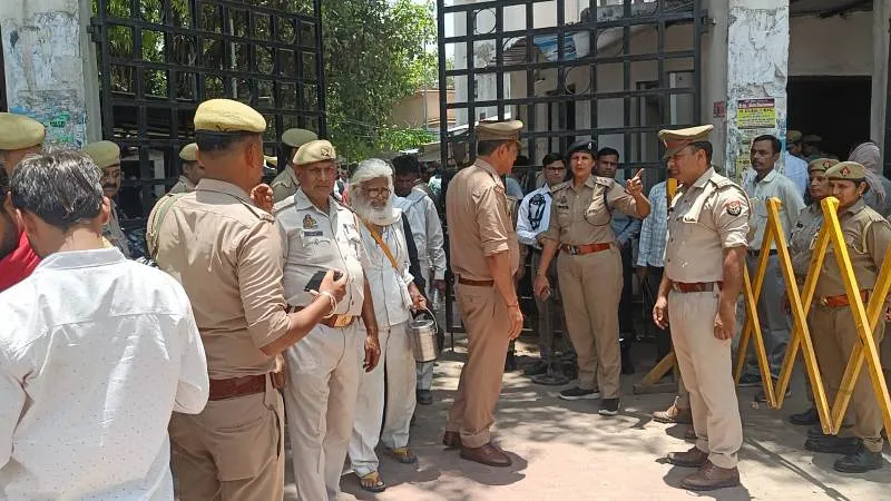 रायबरेली : लखनऊ कोर्ट की घटना के बाद दीवानी में सख्ती, बिना तलाशी के नहीं घुस सके अधिवक्ता