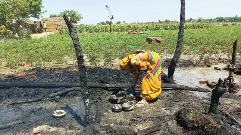 बहराइच : आग लगने से 15 मकान जलकर राख, 20 लाख से अधिक का हुआ नुकसान