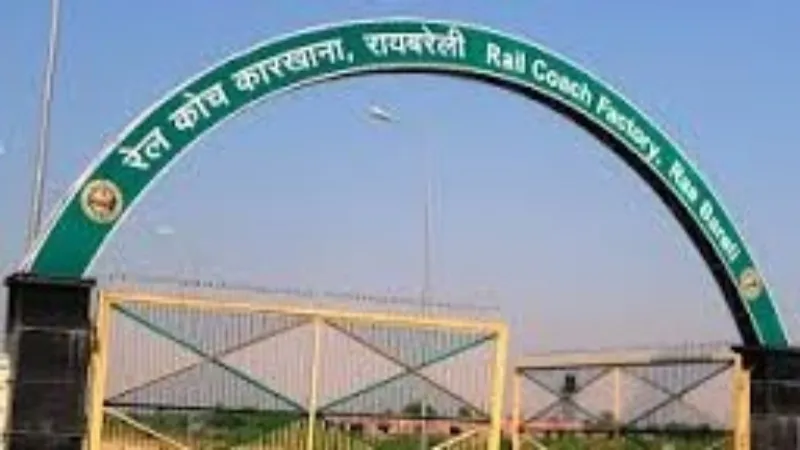Rail Coach Factory Rae Bareli : कर्मचारियों ने डिप्टी सीएमई पर लगाए गंभीर आरोप, कहा - Suicide के लिए होंगे मजबूर 