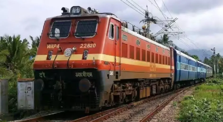 बरेली: सिग्नल फेल होने से आधा दर्जन ट्रेनें हुईं लेट, रात को शुरू हुआ सिग्नल फेल्योर, सुबह में पकड़ा फॉल्ट