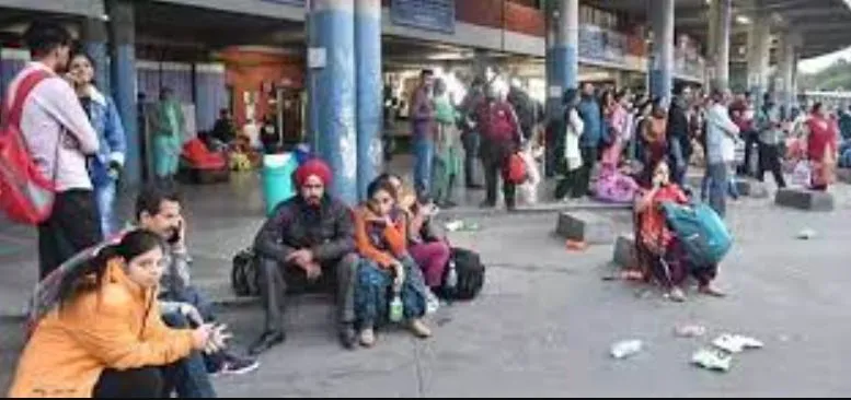 पंजाब परिवहन और पीआरटीसी के अनुबंधित कर्मचारी हड़ताल पर, सड़कों से नदारद दिखी बसें