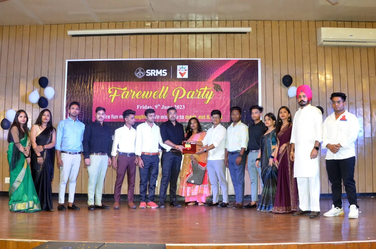 बरेली: अशफ मिस्टर और नैयसी बनीं मिस फेयरवेल