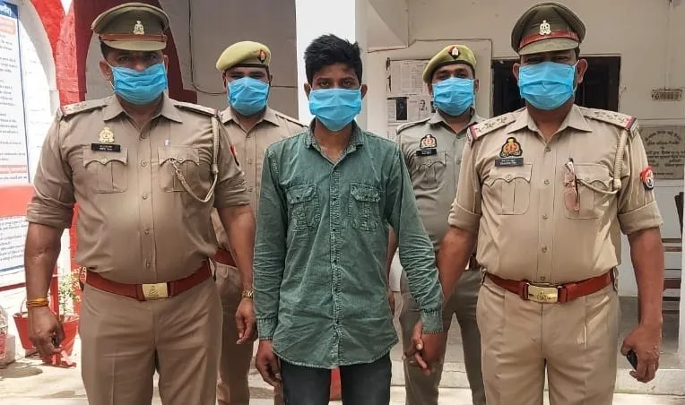 बिजनौर: रिश्ते के चाचा ने ही किया था बच्चियों से दुष्कर्म, पुलिस ने आरोपी को किया गिरफ्तार