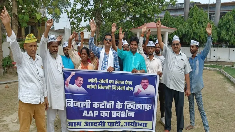 अयोध्या: बिजली कटौती को लेकर आम आदमी पार्टी ने किया प्रदर्शन, सौंपा ज्ञापन 