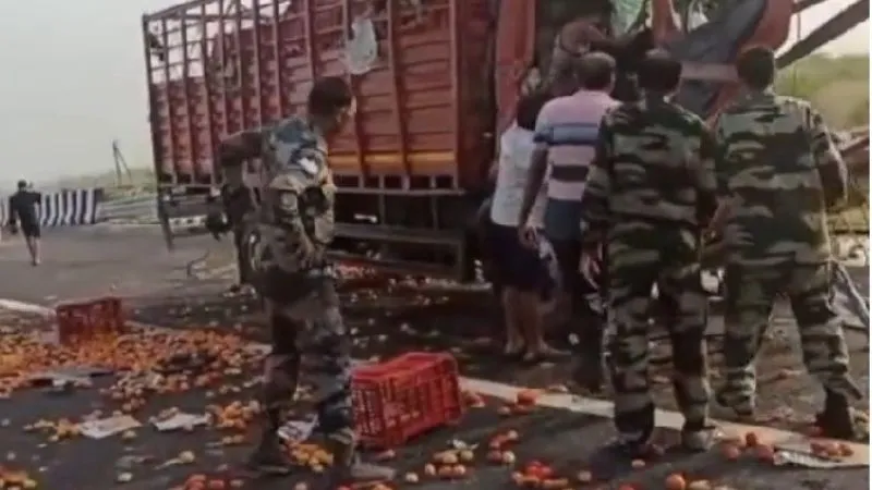 Road Accident News : Hamirpur और Kanpur Dehat में सड़क हादसे में तीन की मौत, परिजन बेहाल
