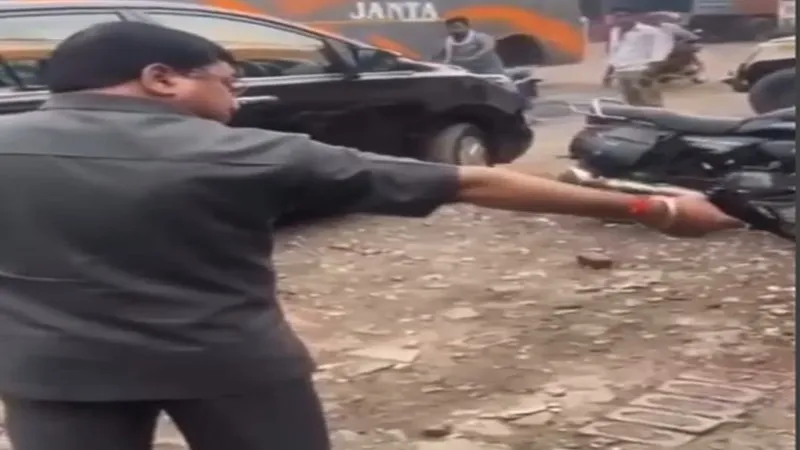Video: महापौर के देवर ने कानून की उड़ाई धज्जियां, खुलेआम की फायरिंग, गिरफ्तार