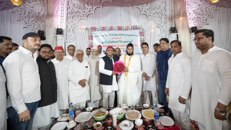 लखनऊ: ईदगाह पहुंचे सपा मुखिया अखिलेश यादव, मुस्लिम धर्मगुरुओं को दी बकरीद की बधाई 