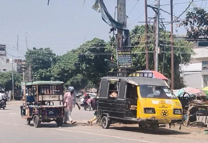 अमरोहा : डग्गामार वाहनों की भरमार, पाबंदी लगाने में अधिकारी नाकाम!