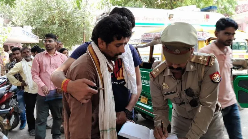 Auraiya Accident: तेज रफ्तार कार ने वृद्ध को मारी टक्कर, उपचार के दौरान मौत, बेटी के लिए रिश्ता देखने जा रहे थे