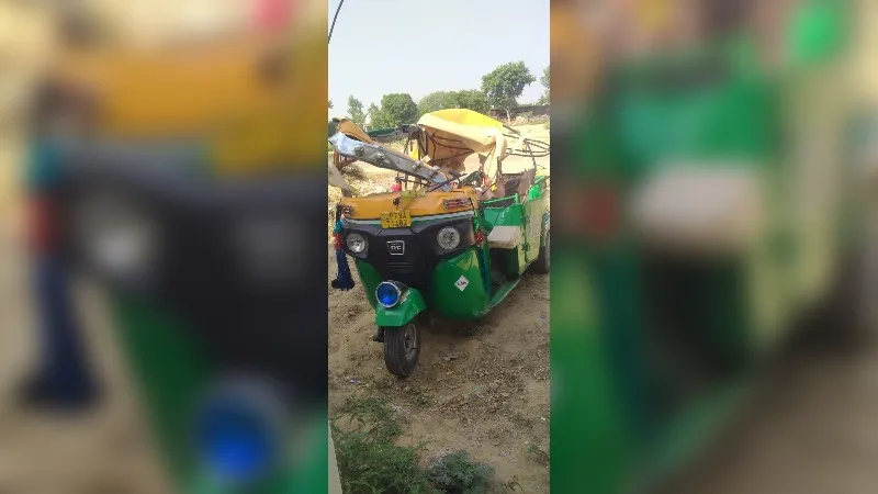 Auraiya Accident : ट्रैक्टर ने ऑटो में मारी टक्कर, मां-बेटी सहित तीन की मौत, सात घायल, जानें- मामला