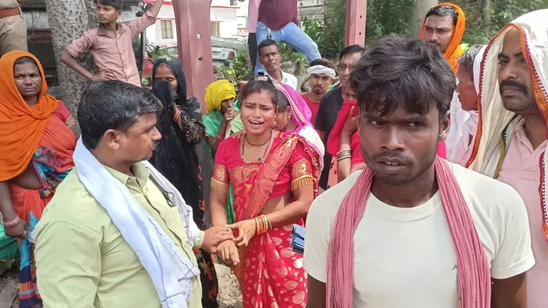 बाराबंकी: पुलिस अभिरक्षा में मौत, आक्रोशित भीड़ ने कोतवाली का घेराव कर जाम किया हाईवे