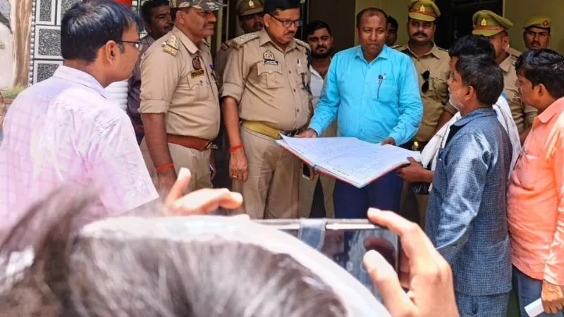 Banda: नशा तस्करी के आरोपी परिवार की 14.5 करोड़ की संपत्ति कुर्क, हिस्ट्रीशीटर पर पुलिस ने कसा शिकंजा