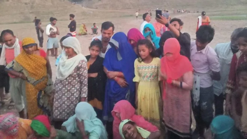 Banda News : केन नदी पार करते समय गहरे चार चचेरी बहनें गड्ढे में समाई, दो की मौत, गोताखोरों ने दो को बचाया