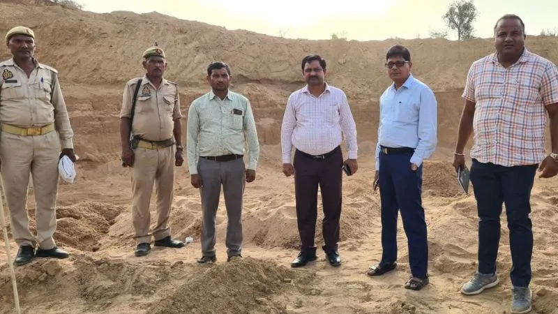 Banda News : तीन निजी बालू खदानों पर छापा, दो करोड़ से अधिक जुर्माना ठोंका