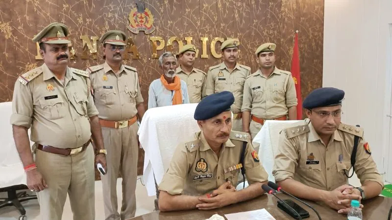 Banda News: बेटे-बहू और पत्नी की उपेक्षा से हुआ दोहरा हत्याकांड, हत्यारोपी गिरफ्तार, आलाकत्ल भी हुआ बरामद