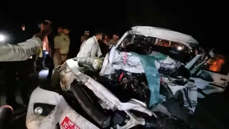 बांदा में बड़ा सड़क हादसा: ट्रक से टकराई तेज रफ्तार बोलेरो, छह की दर्दनाक मौत, दो घायल