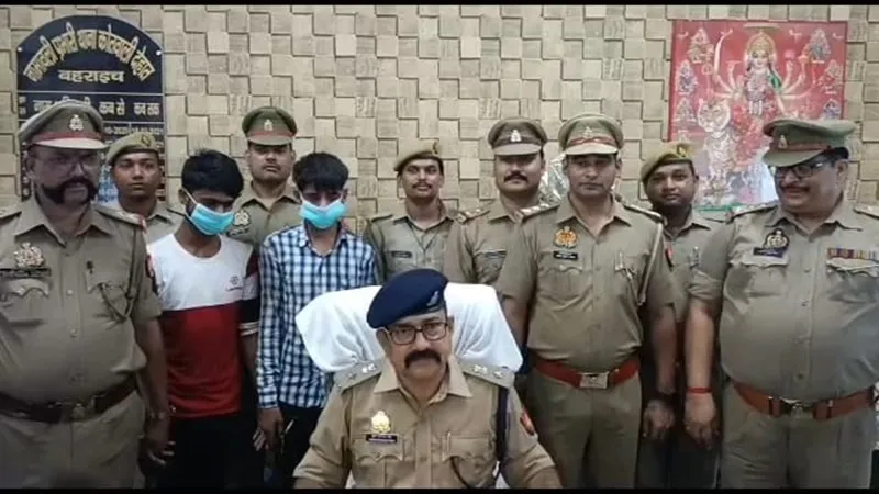 बहराइच पुलिस को मिला बड़ी सफलता:  सोने-चांदी के चोरी के जेवरात और लैपटॉप के साथ दो बदमाशों को किया गिरफ्तार