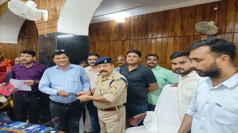 बहराइच पुलिस को मिली बड़ी कामयाबी, चोरी के 100 मोबाइल बरामद, Mobile पाकर खिले लोगों के चेहरे