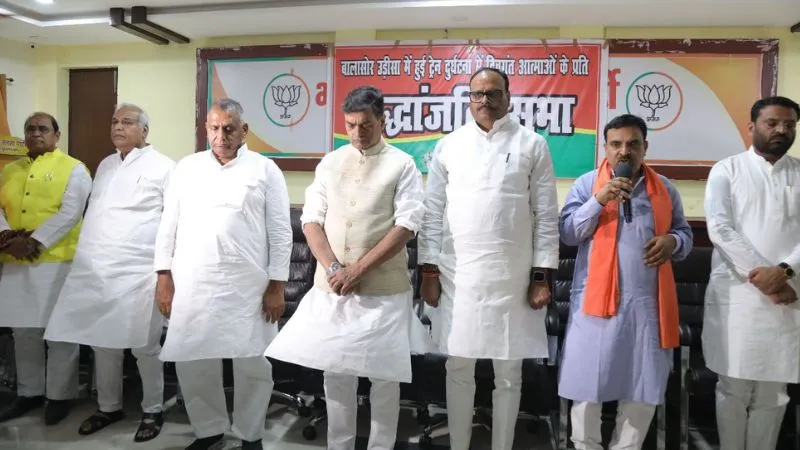 Deputy CM बृजेश पाठक पहुंचे Kanpur, उड़ीसा में रेल हादसे में मृतकों को श्रद्धांजलि की अर्पित