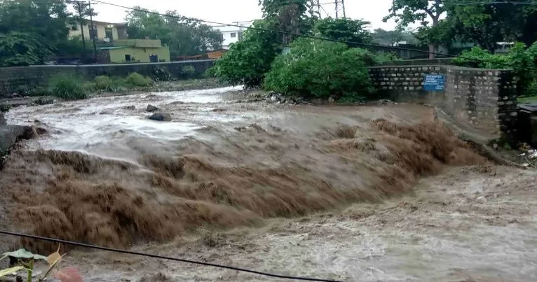 पौडी गढ़वालः प्रदेश में बारिश का कहर जारी, कोटद्वार में दर्ज की गई इतने एमएम बरसात, लोगों का जीवन अस्त-व्यस्त
