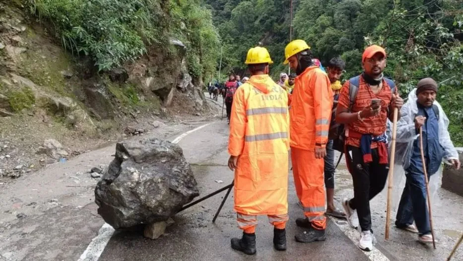 बारिश का तांडव... अब तक दो लोगों की मौत, कहीं भूस्खलन तो कहीं आकाशीय बिजली ने बरपाया कहर