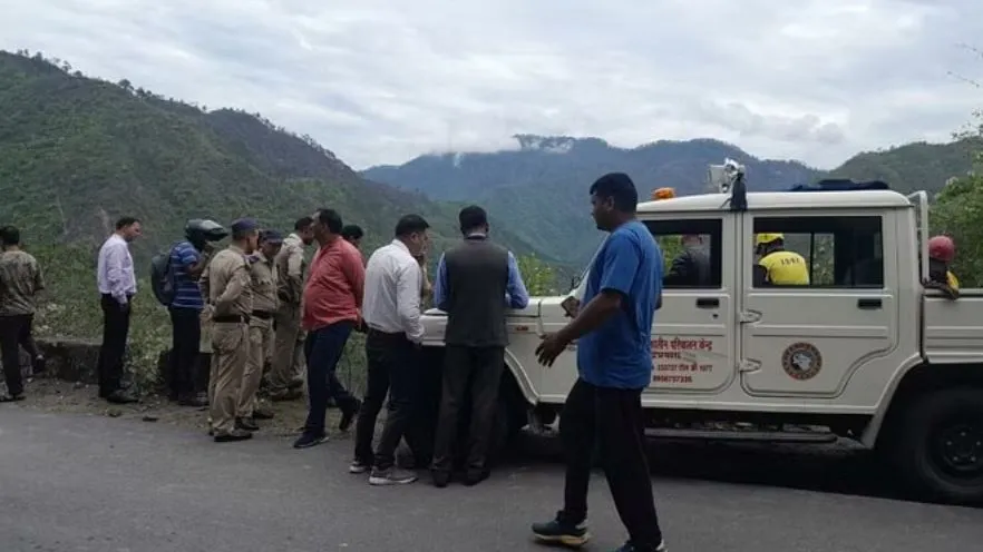 Road Accident: खांकरा में दर्दनाक हादसा, अनियंत्रित होकर कार खाई में गिरी, दो लोगों की मौत, चालक घायल