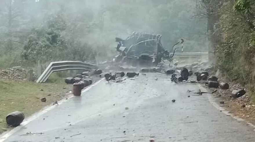 Gas Cylinder Blast: गैस सिलेंडर से भरे ट्रक में जोरदार धमाका, दहशत में लोग, कुदरत ने दिखाया रहम और बुझ गई आग