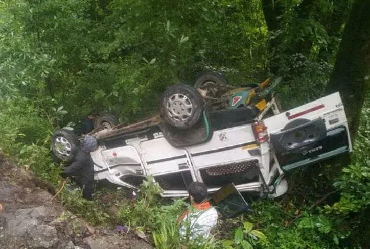 Road Accident: बदरीनाथ धाम के दर्शन के लिए जा रहे राजस्थान के तीर्थयात्रियों का वाहन खाई में गिरा, सभी घायल